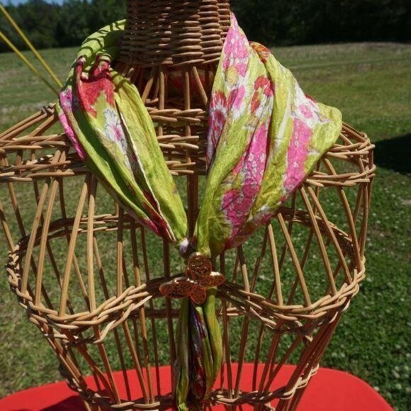 Vintage Green & Pink Flowered Scarf w/Butterfly Pin - Picture 4 of 9